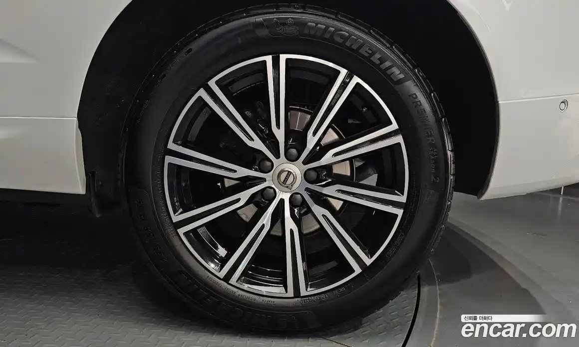 Volvo XC60 2021 2.0 автомат (гидро), фото 6