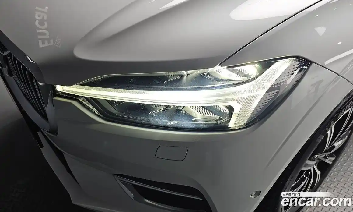 Volvo XC60 2021 2.0 автомат (гидро), фото 7