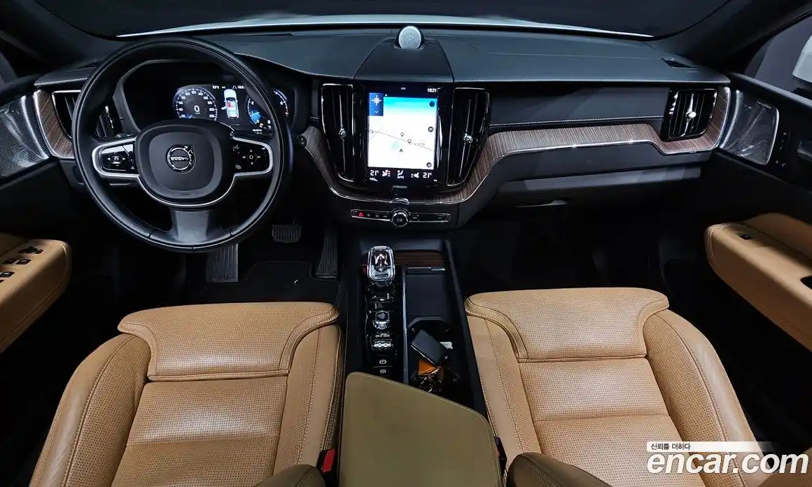 Volvo XC60 2021 2.0 автомат (гидро), фото 9