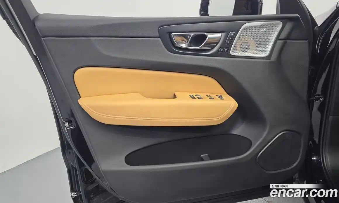 Volvo XC60 2018 2.0 автомат (гидро), фото 14