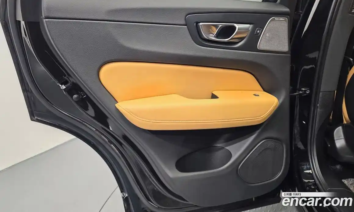 Volvo XC60 2018 2.0 автомат (гидро), фото 15