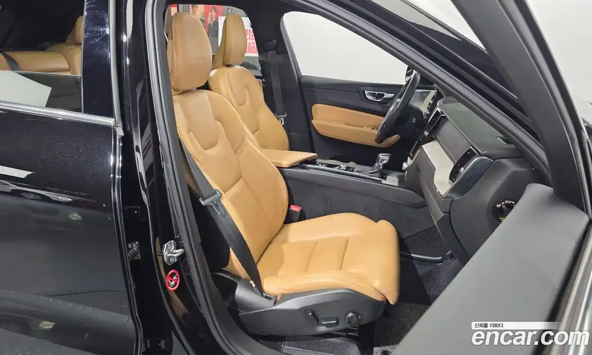 Volvo XC60 2018 2.0 автомат (гидро), фото 16