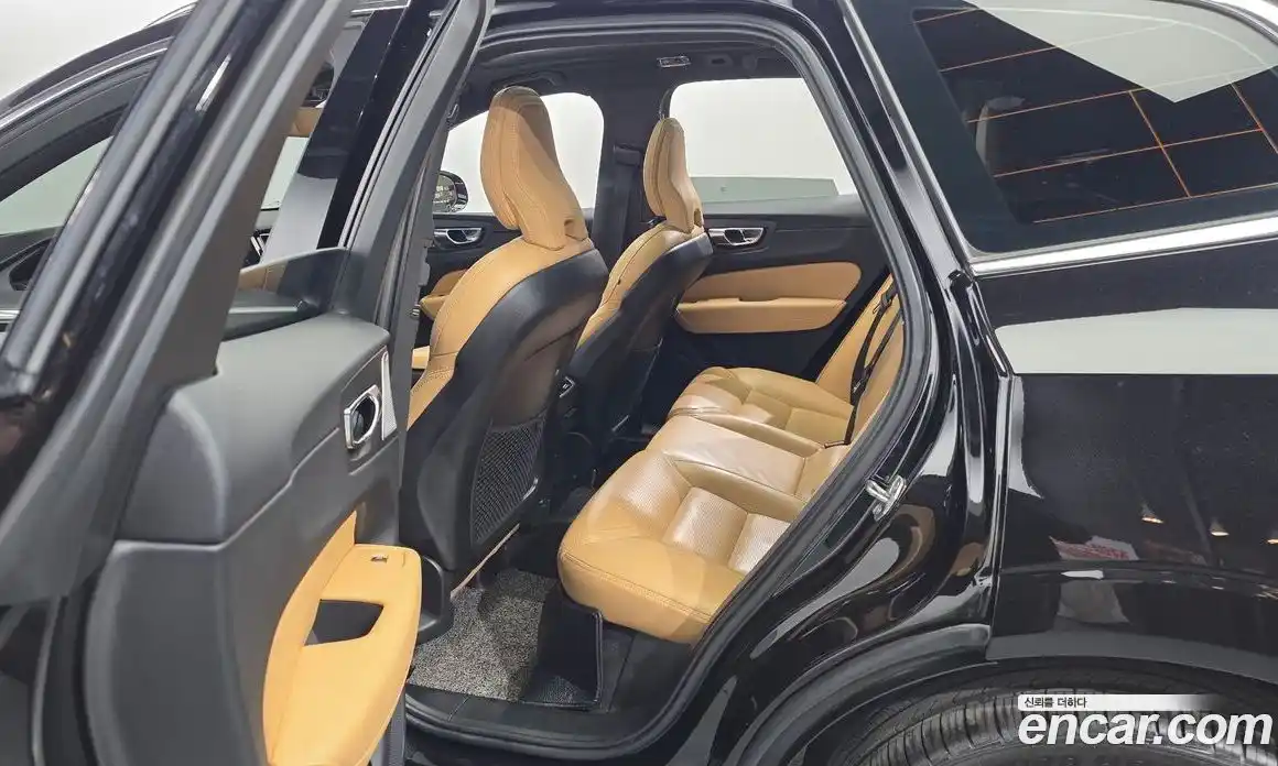 Volvo XC60 2018 2.0 автомат (гидро), фото 17