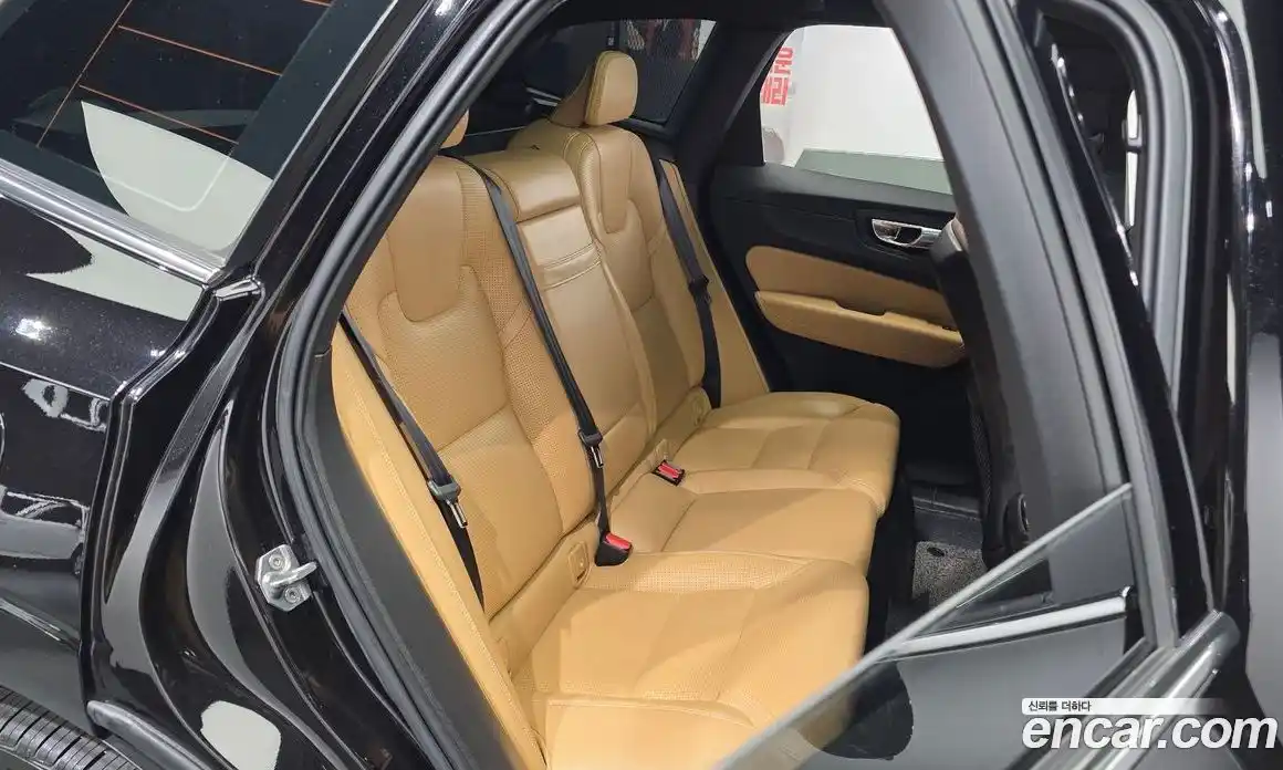 Volvo XC60 2018 2.0 автомат (гидро), фото 18