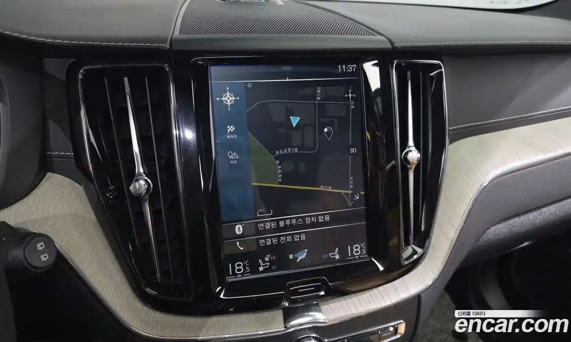 Volvo XC60 2018 2.0 автомат (гидро), фото 19