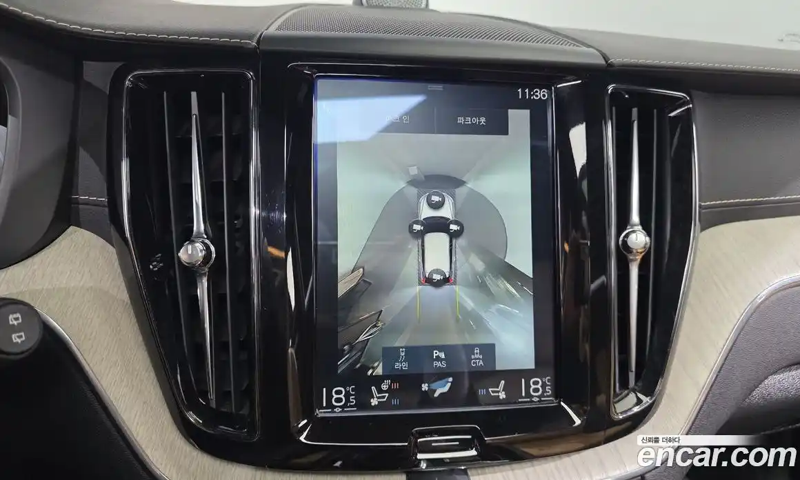 Volvo XC60 2018 2.0 автомат (гидро), фото 20