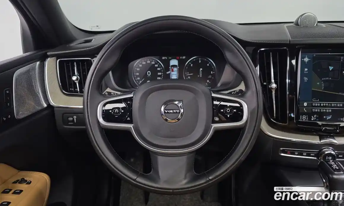 Volvo XC60 2018 2.0 автомат (гидро), фото 21