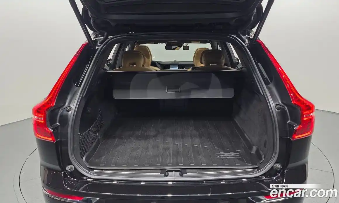 Volvo XC60 2018 2.0 автомат (гидро), фото 23
