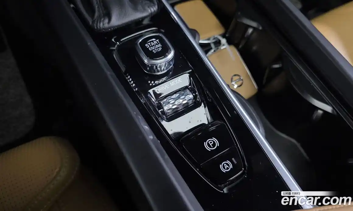Volvo XC60 2018 2.0 автомат (гидро), фото 24