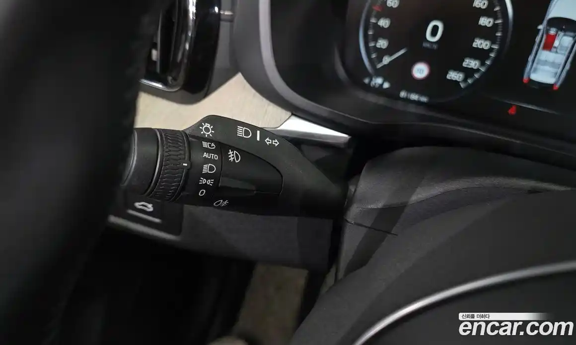Volvo XC60 2018 2.0 автомат (гидро), фото 26