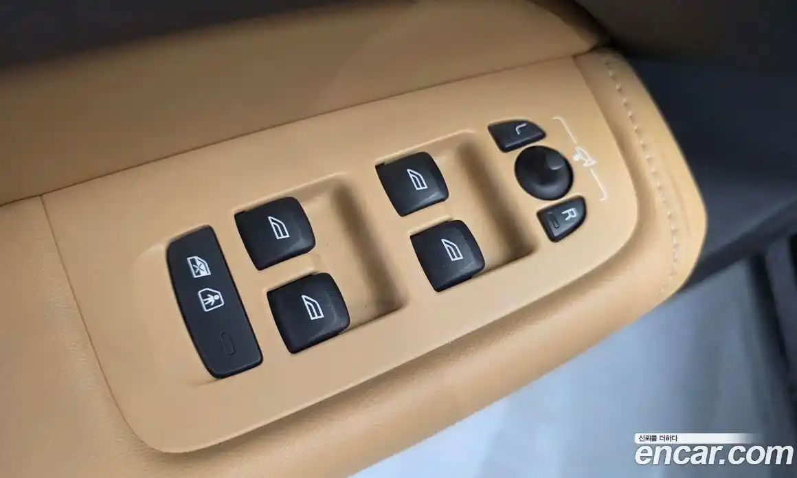 Volvo XC60 2018 2.0 автомат (гидро), фото 27