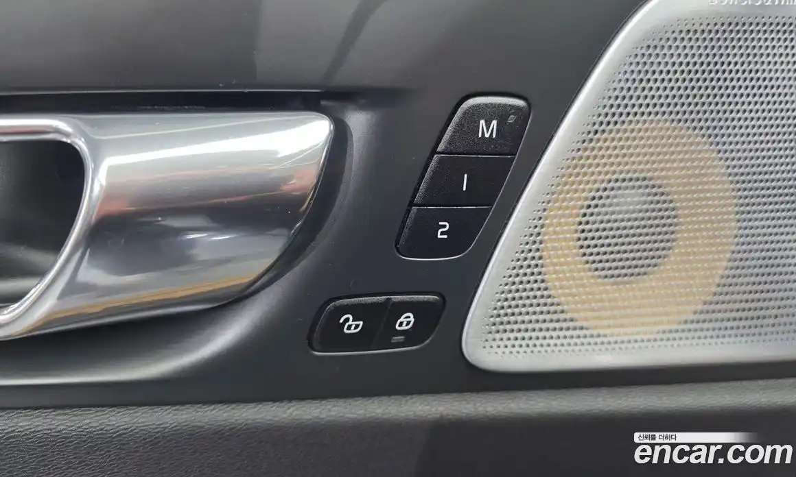 Volvo XC60 2018 2.0 автомат (гидро), фото 29