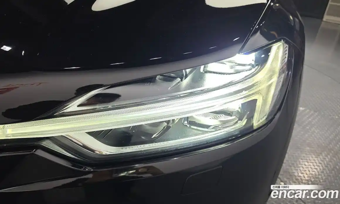 Volvo XC60 2018 2.0 автомат (гидро), фото 8