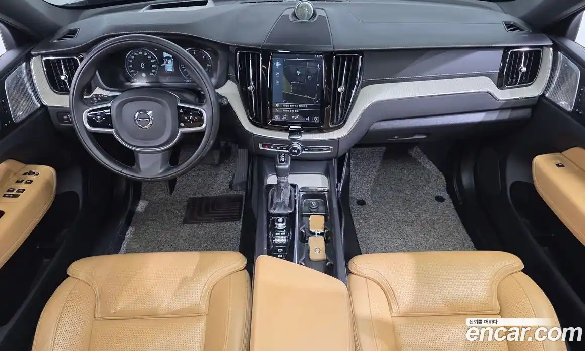 Volvo XC60 2018 2.0 автомат (гидро), фото 10
