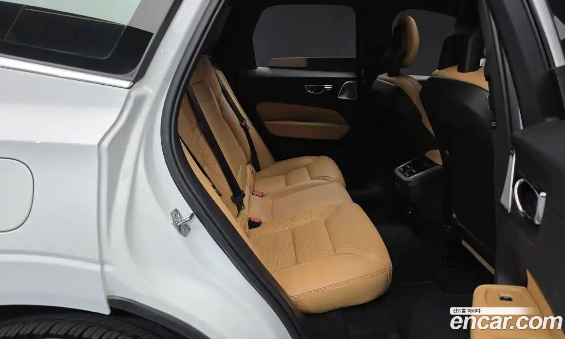 Volvo XC60 2017 2.0 автомат (гидро), фото 11