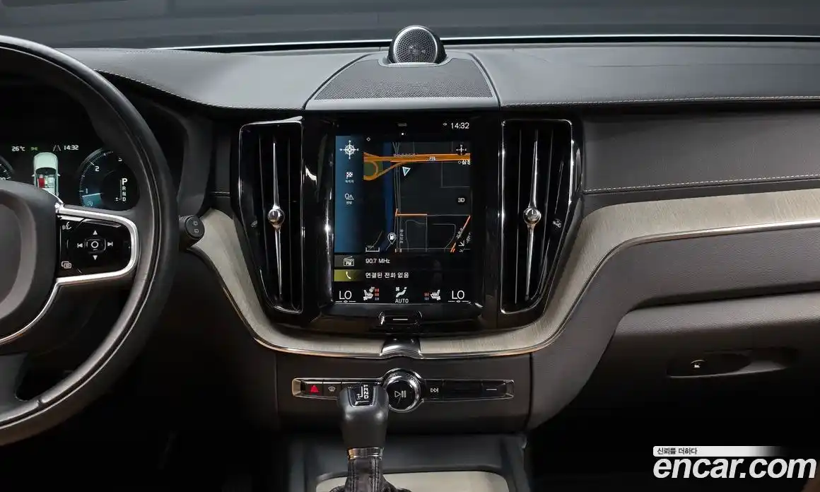 Volvo XC60 2017 2.0 автомат (гидро), фото 12