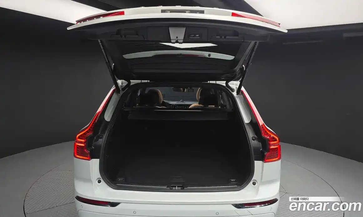 Volvo XC60 2017 2.0 автомат (гидро), фото 20