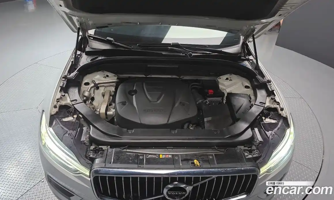 Volvo XC60 2017 2.0 автомат (гидро), фото 6