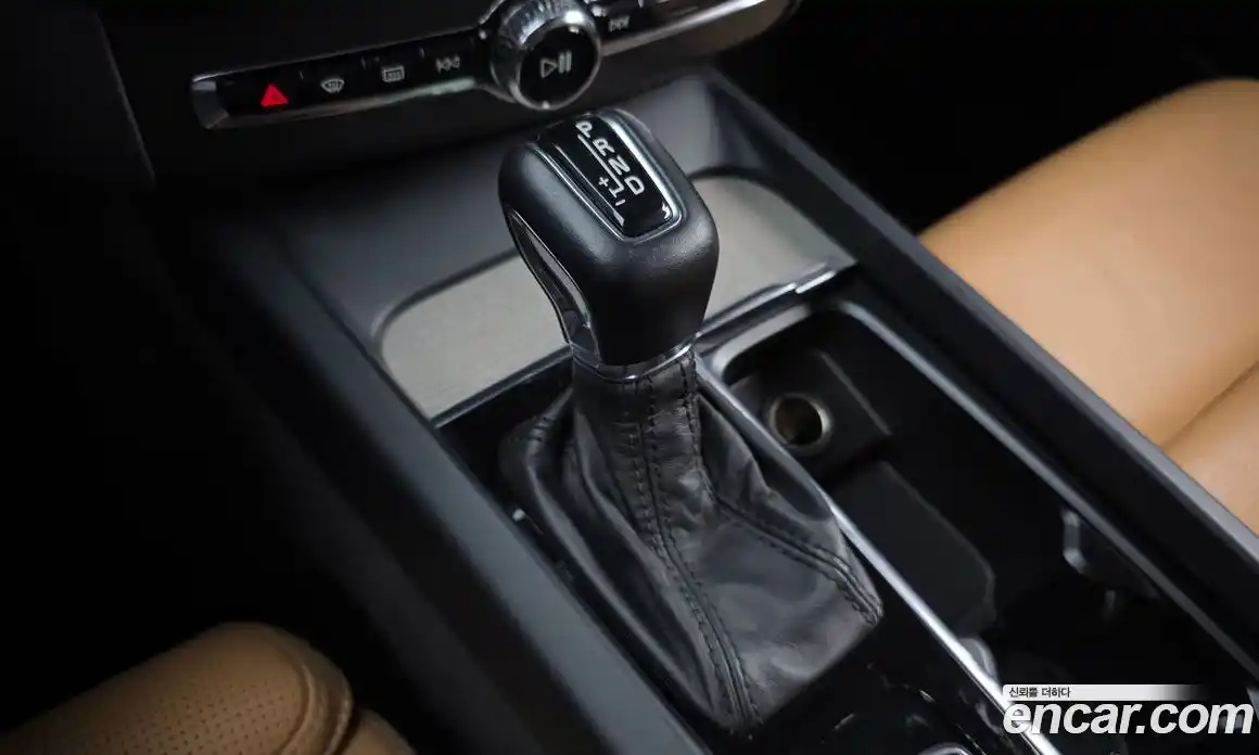 Volvo XC60 2017 2.0 автомат (гидро), фото 9