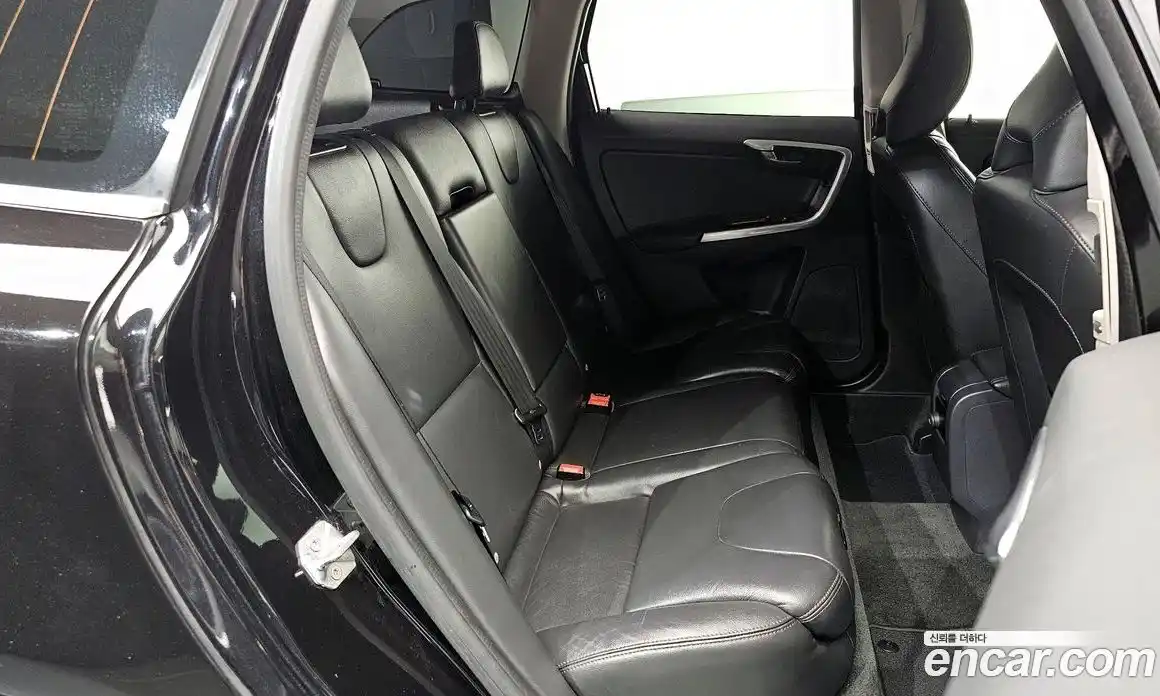 Volvo XC60 2017 2.0 автомат (гидро), фото 11