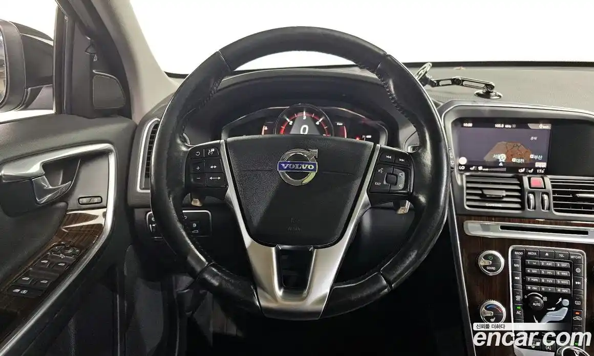Volvo XC60 2017 2.0 автомат (гидро), фото 12
