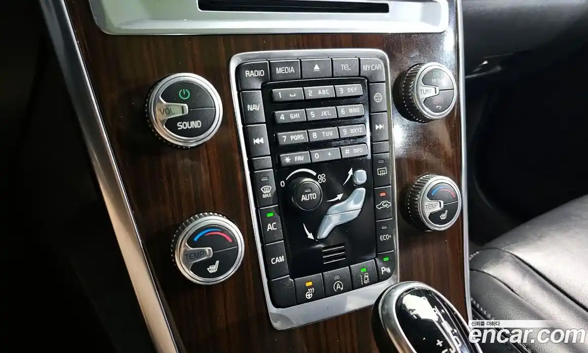 Volvo XC60 2017 2.0 автомат (гидро), фото 16