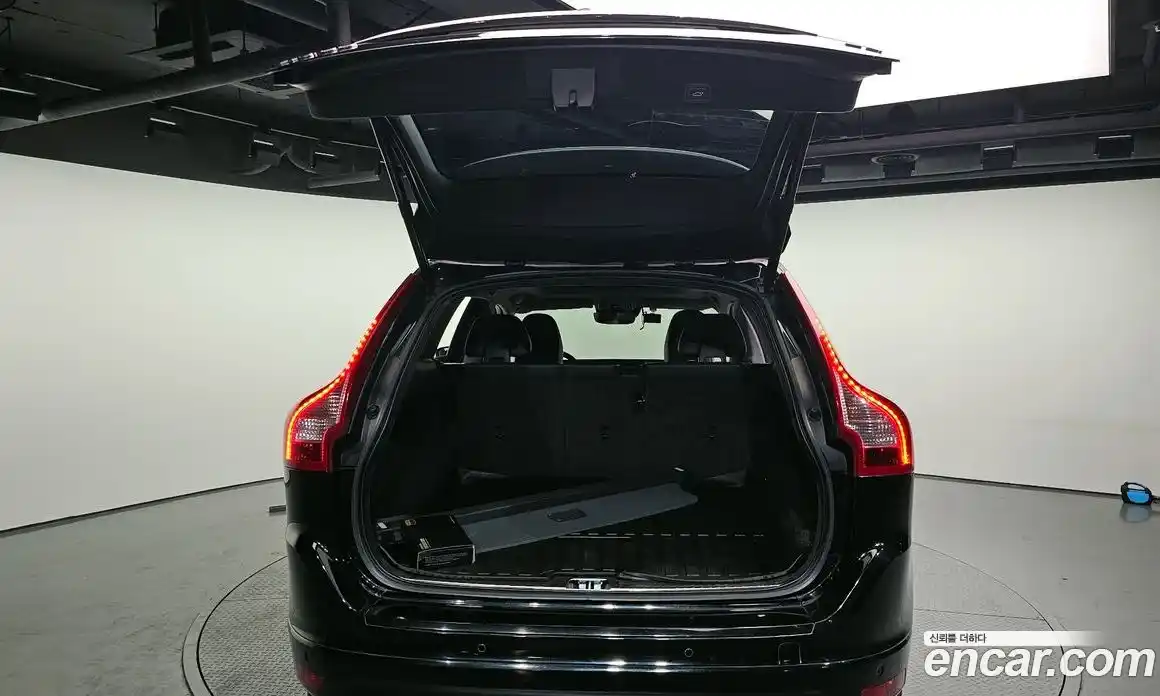 Volvo XC60 2017 2.0 автомат (гидро), фото 20