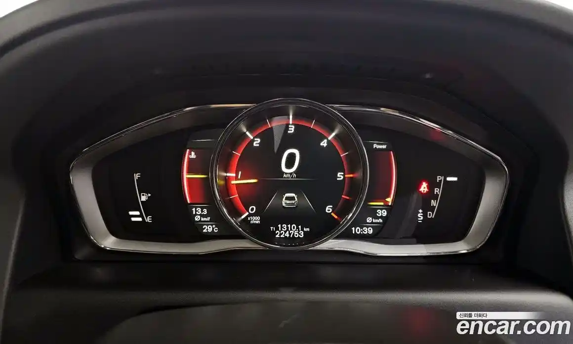 Volvo XC60 2017 2.0 автомат (гидро), фото 8