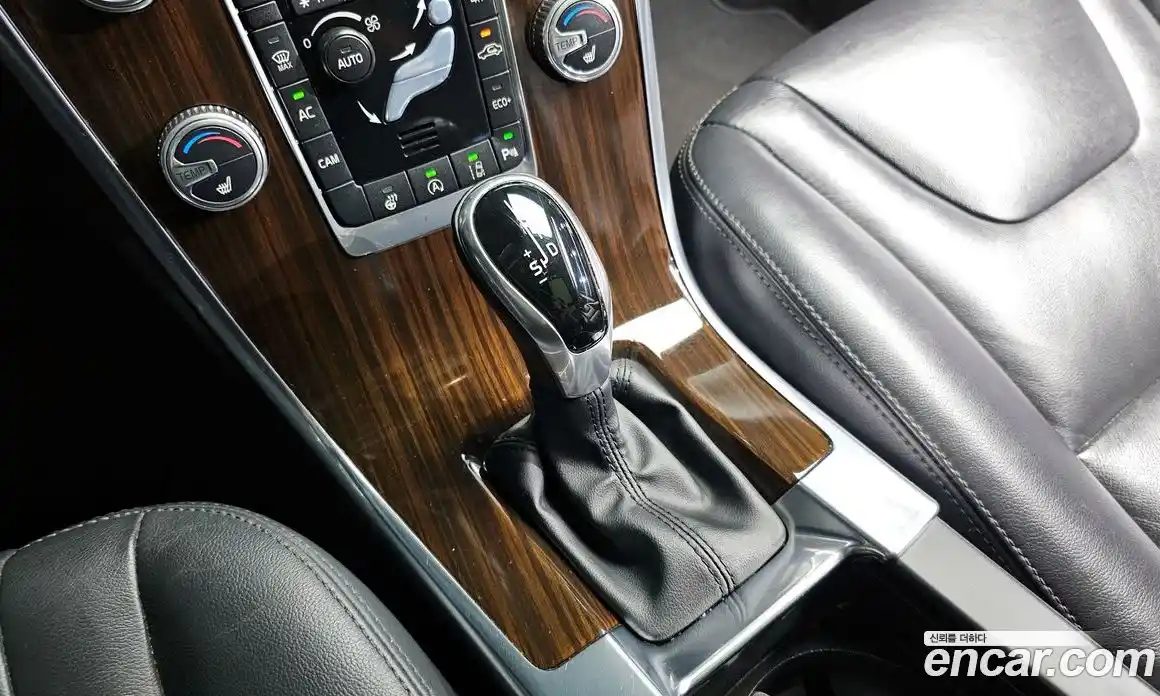 Volvo XC60 2017 2.0 автомат (гидро), фото 9