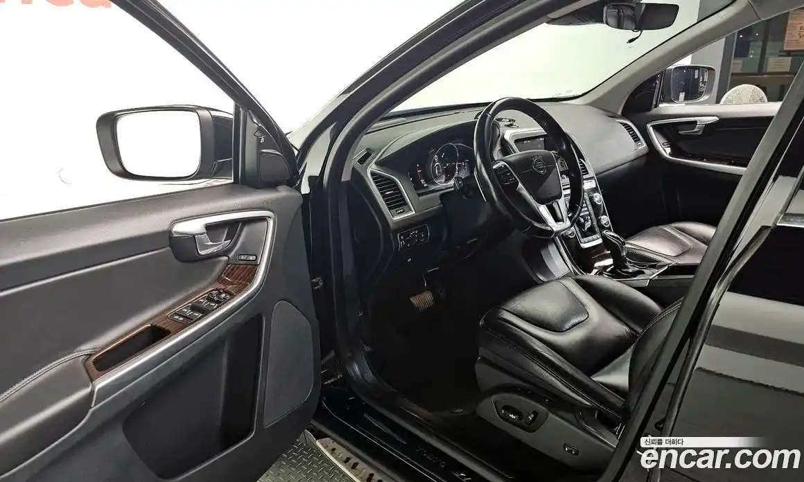 Volvo XC60 2017 2.0 автомат (гидро), фото 10