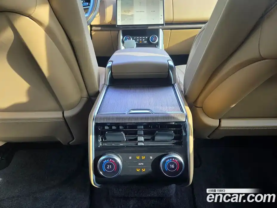 Land Rover Range Rover 2023 4.4 автомат (гидро), фото 12