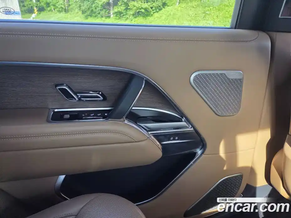 Land Rover Range Rover 2023 4.4 автомат (гидро), фото 15