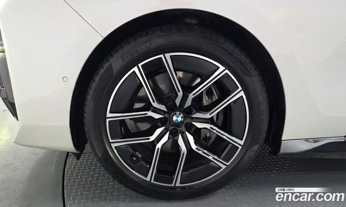 BMW i7 2023 0.3 автомат (гидро), фото 5