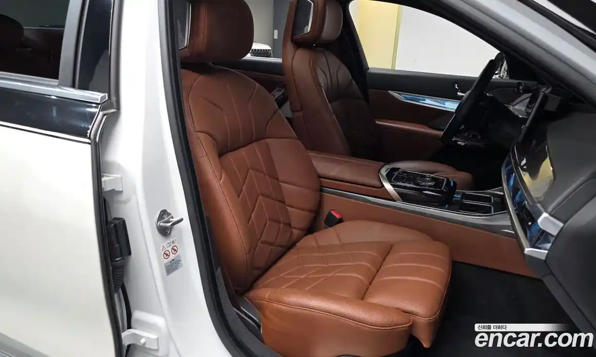 BMW i7 2023 0.3 автомат (гидро), фото 10