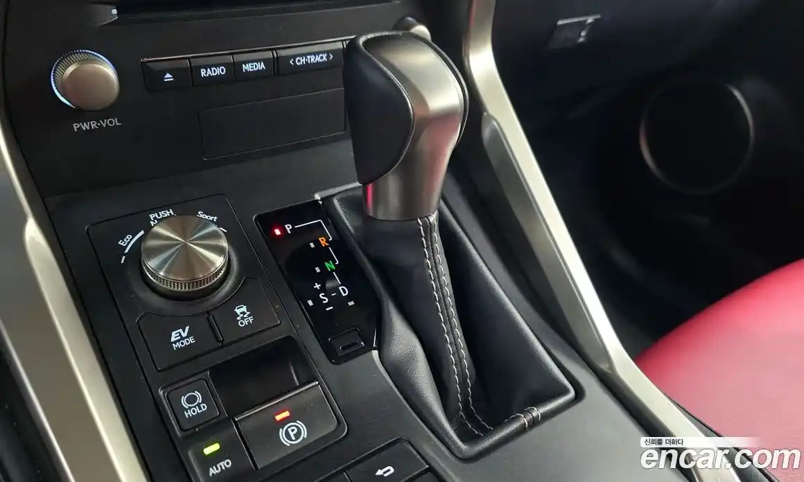 Lexus NX 2019 2.5 автомат (гидро), фото 12 Lexus NX 2019 2.5 автомат (гидро), фото 12