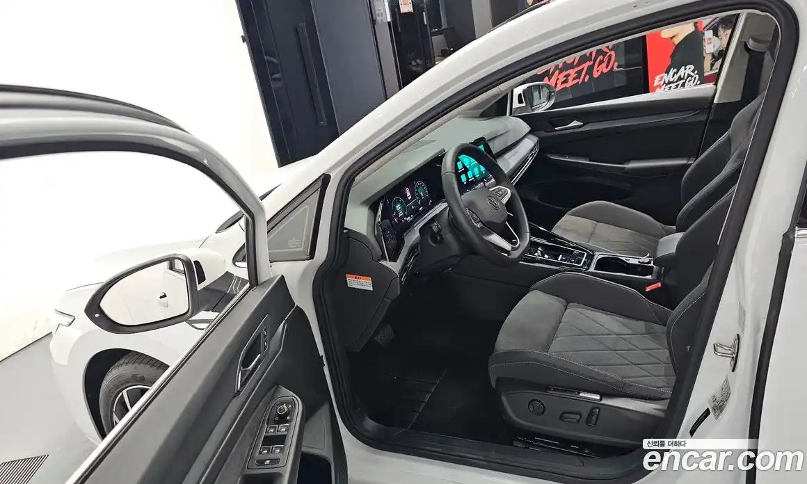 Volkswagen Golf 2024 2.0 автомат (гидро), фото 13