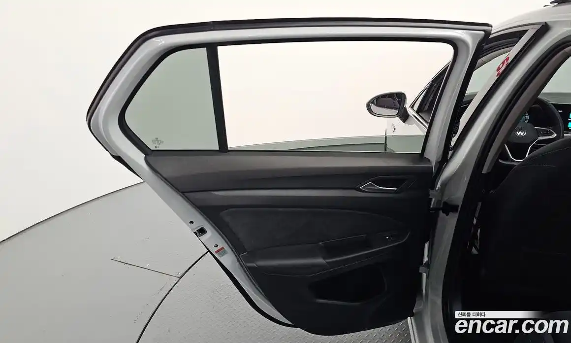 Volkswagen Golf 2024 2.0 автомат (гидро), фото 15