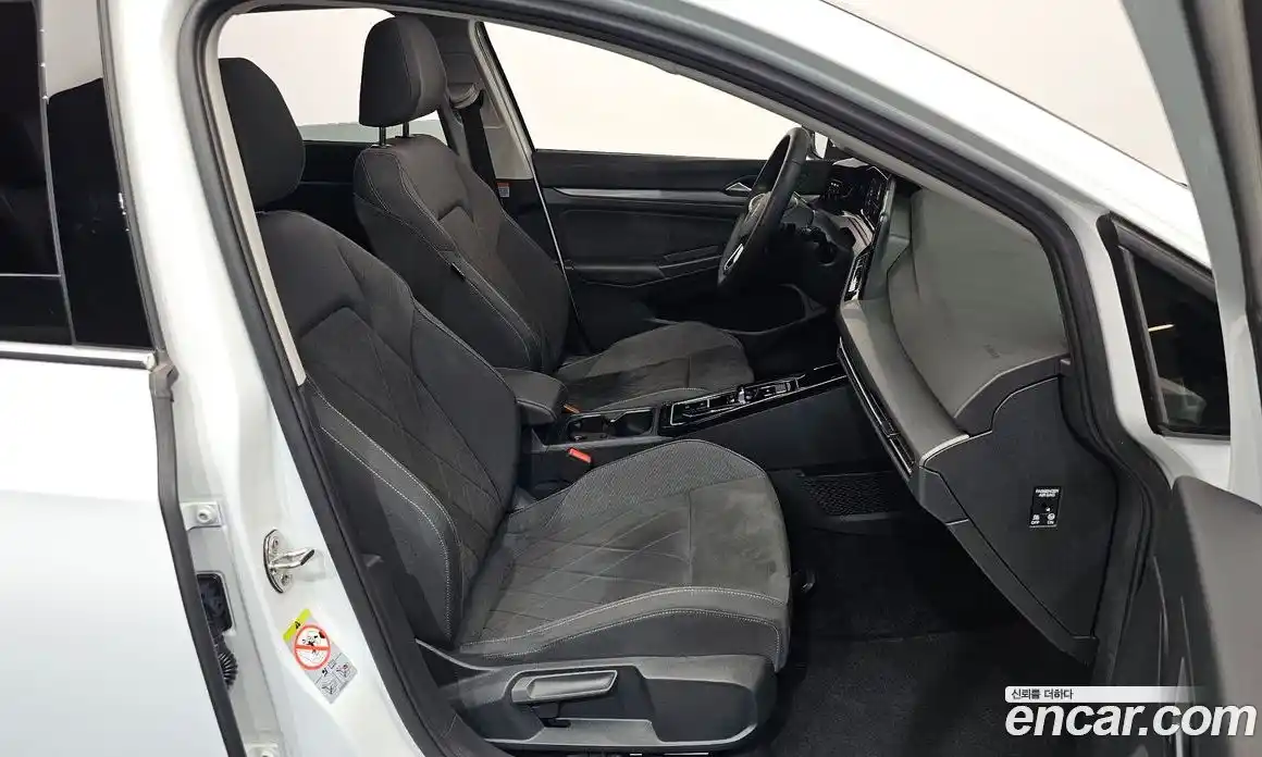 Volkswagen Golf 2024 2.0 автомат (гидро), фото 16