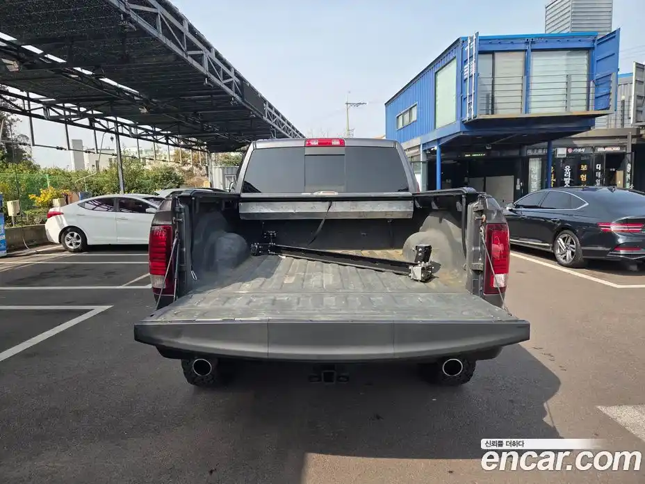 Dodge Ram Pick Up 2016 5.7 автомат (гидро), фото 16 Dodge Ram Pick Up 2016 5.7 автомат (гидро), фото 16