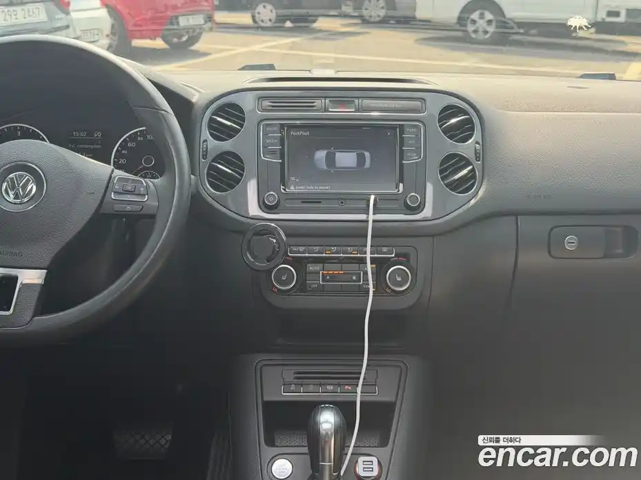 Volkswagen Tiguan 2013 2.0 автомат (гидро), фото 11