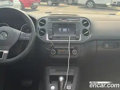 Volkswagen Tiguan 2013 2.0 автомат (гидро), миниатюра 11
