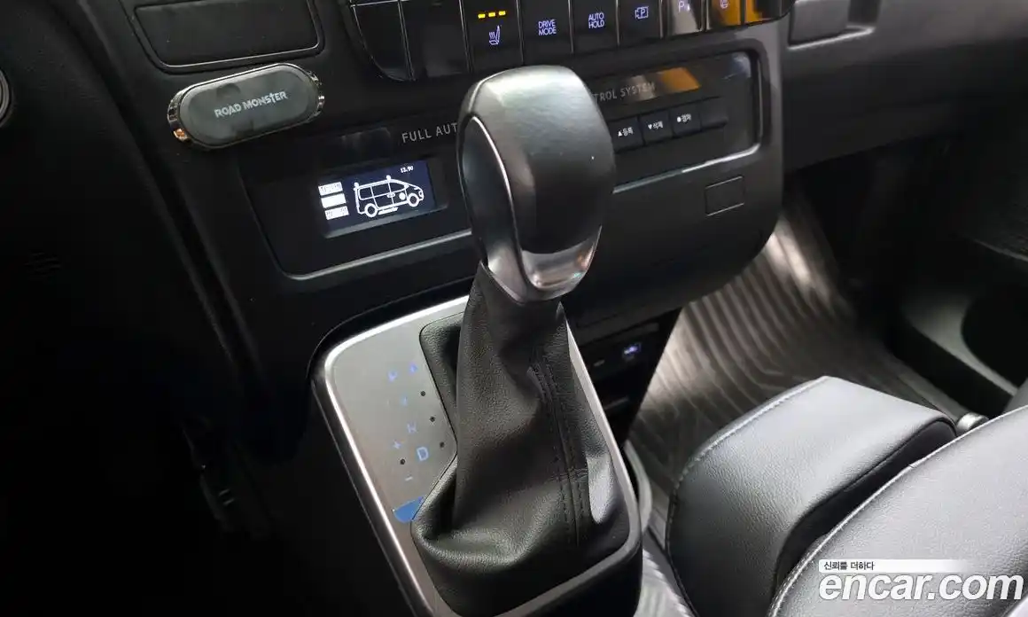 Hyundai Staria 2025 1.6 автомат (гидро), фото 12