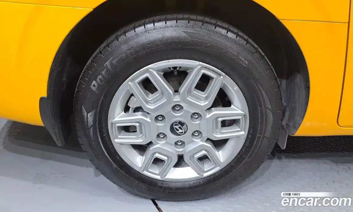 Hyundai Staria 2025 1.6 автомат (гидро), фото 5