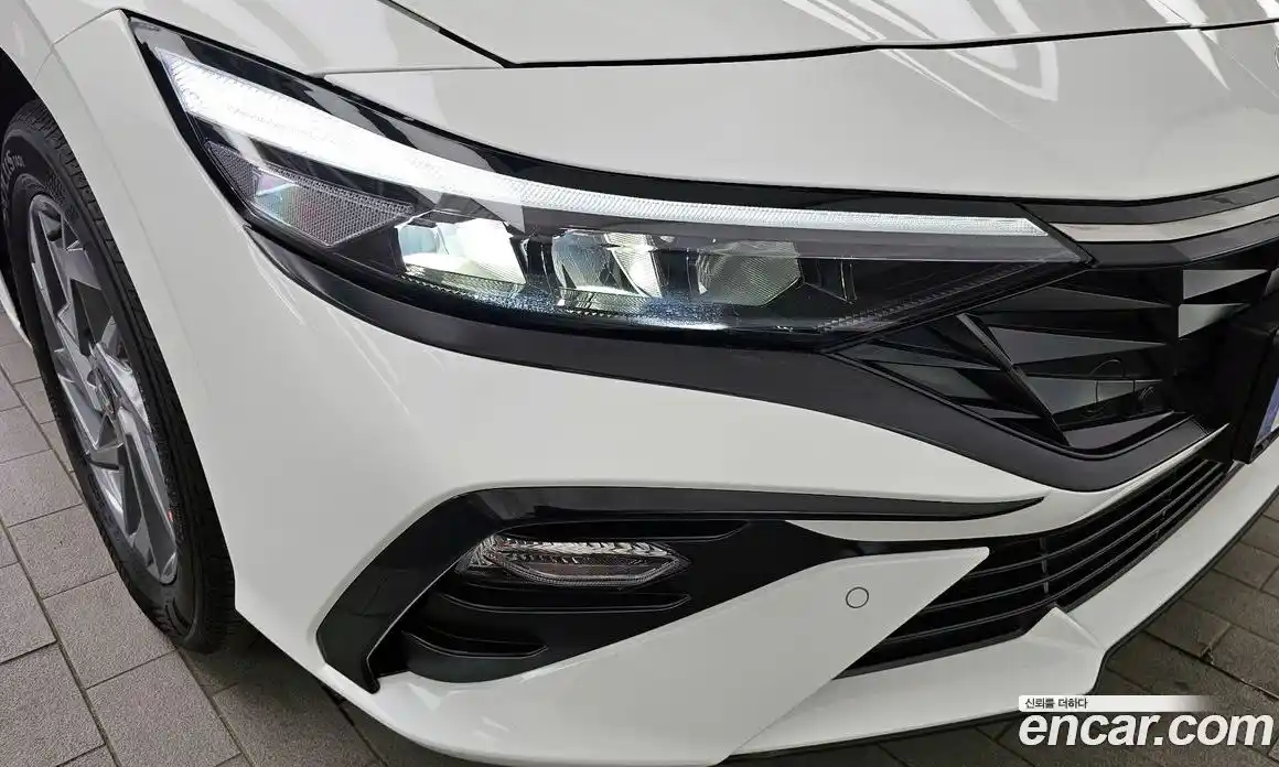 Hyundai Avante 2025 1.6 автомат (гидро), фото 8