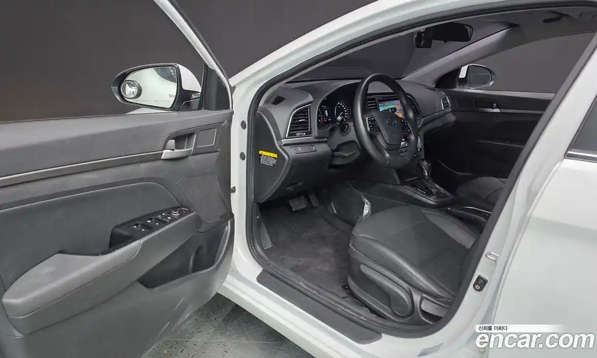 Hyundai Avante 2016 1.6 автомат (гидро), фото 13