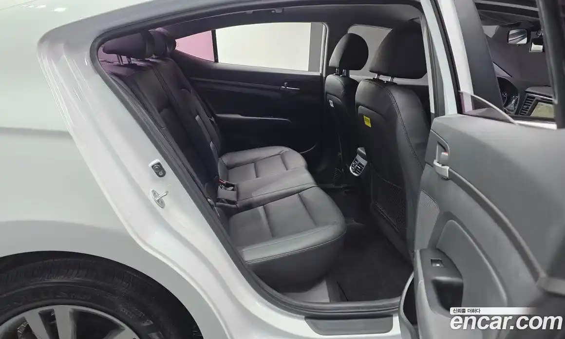 Hyundai Avante 2016 1.6 автомат (гидро), фото 17