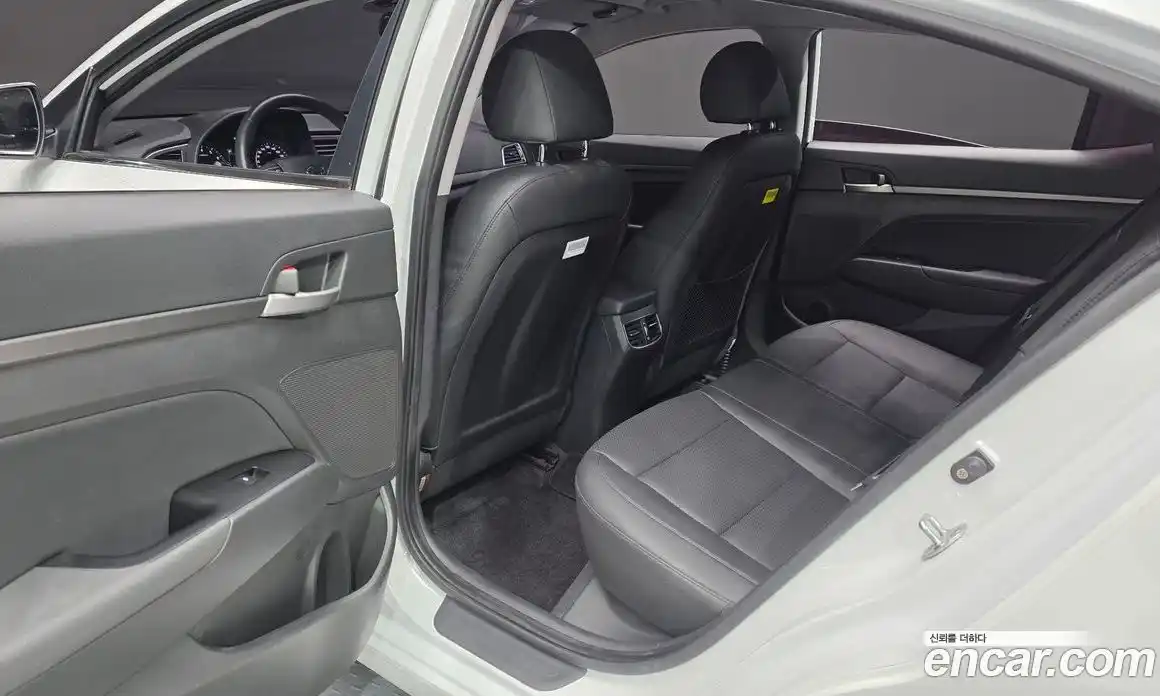 Hyundai Avante 2016 1.6 автомат (гидро), фото 18