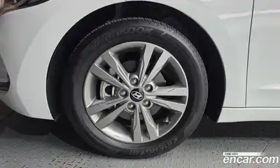 Hyundai Avante 2016 1.6 автомат (гидро), миниатюра 5