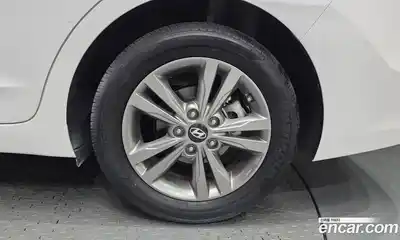 Hyundai Avante 2016 1.6 автомат (гидро), миниатюра 7