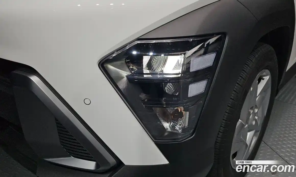 Hyundai Kona 2025 1.6 автомат (гидро), фото 8